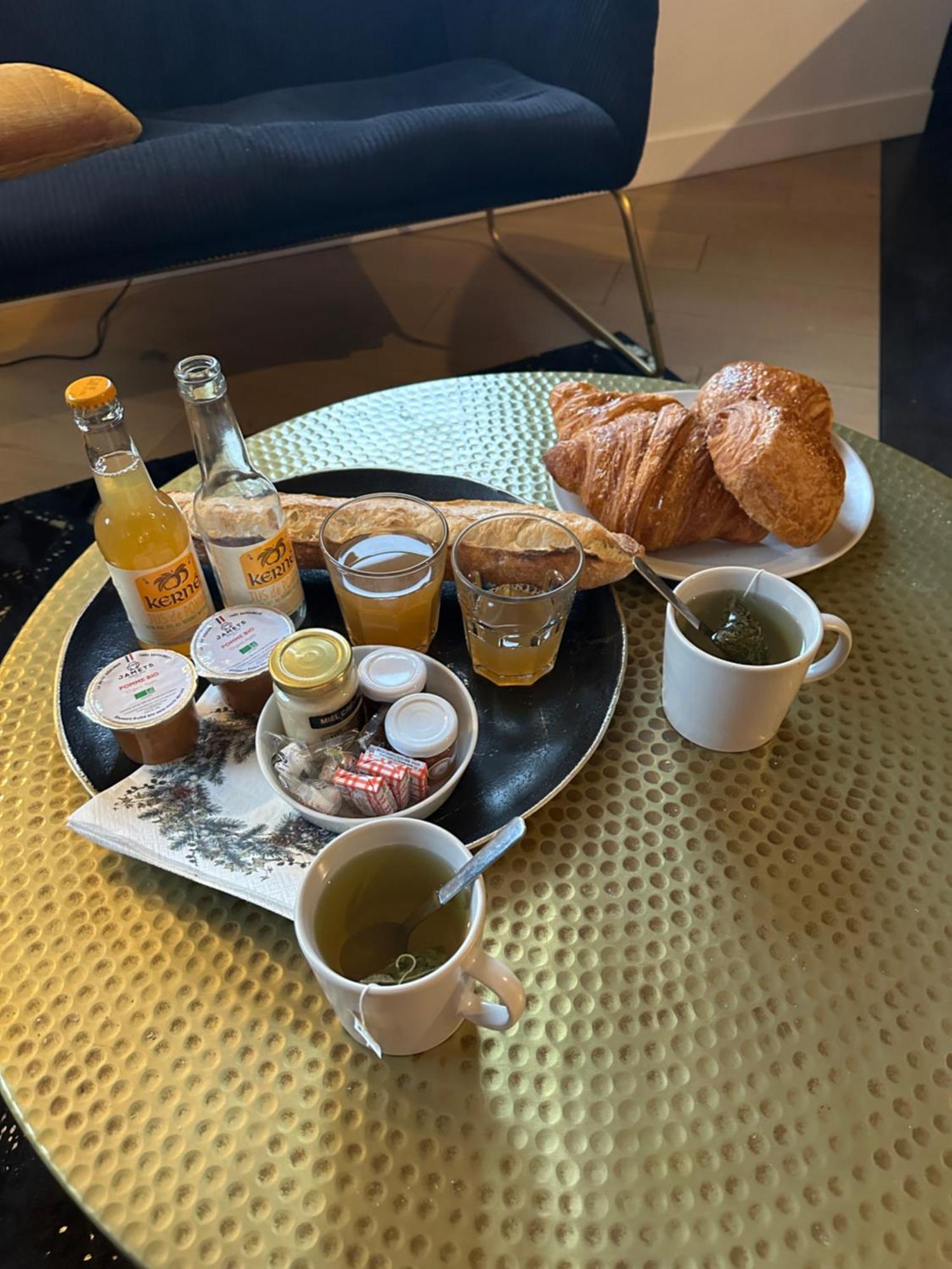 Les Suites De Bougainville Конкарно Екстериор снимка