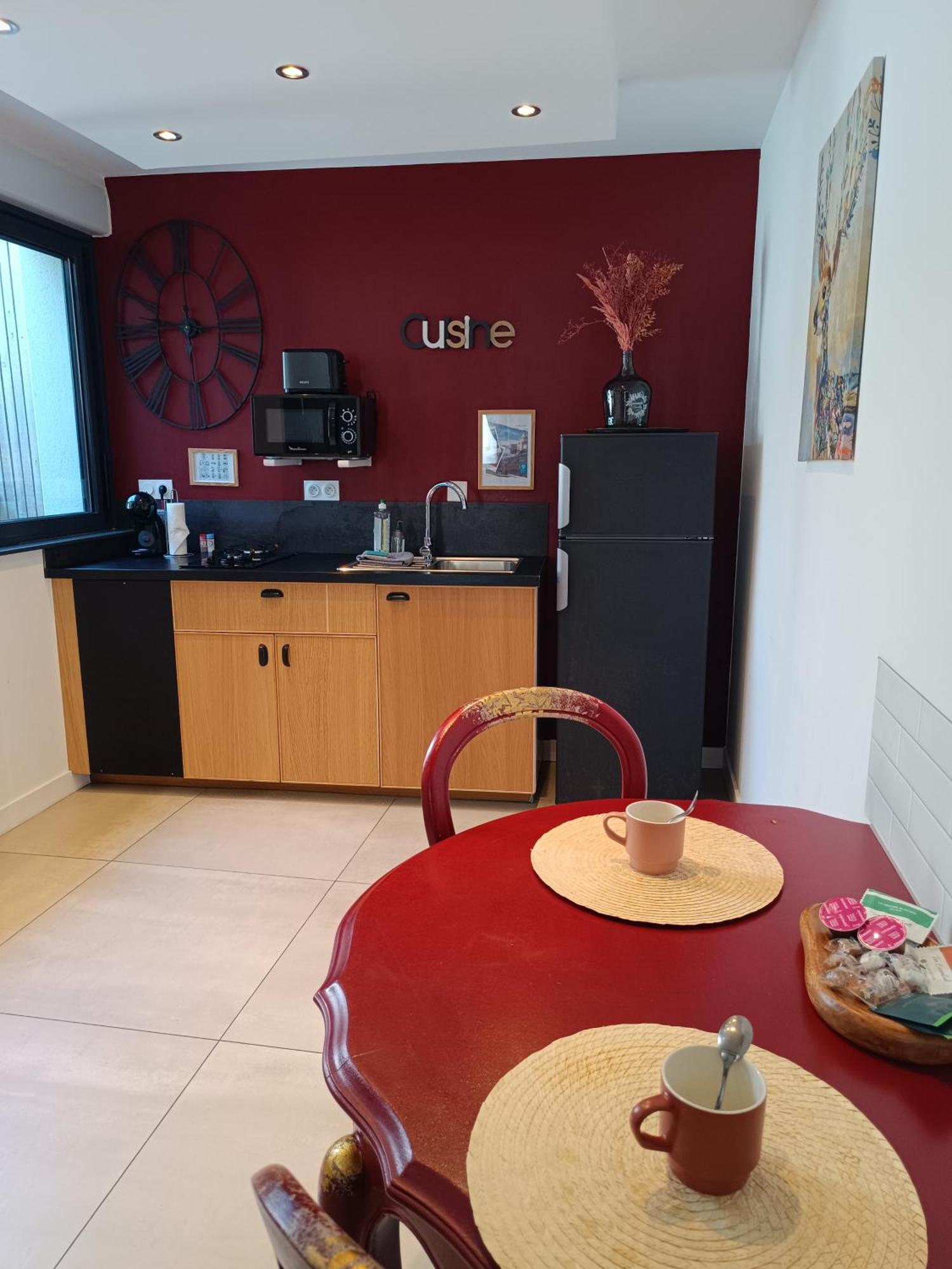 Les Suites De Bougainville Конкарно Стая снимка
