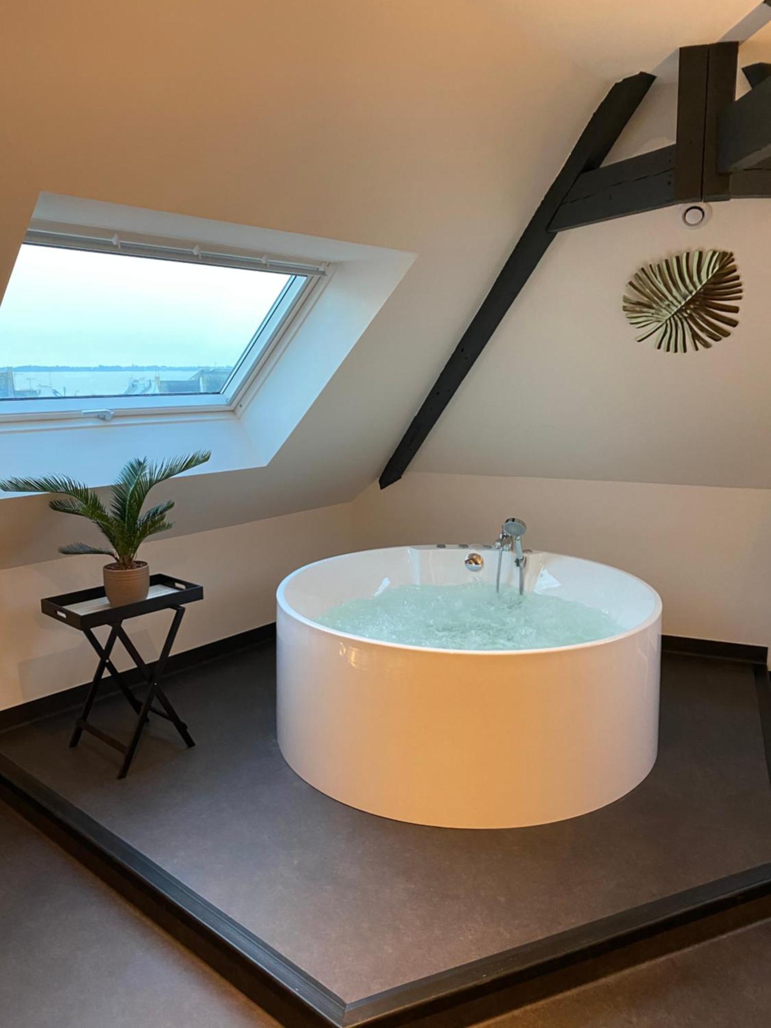 Les Suites De Bougainville Конкарно Екстериор снимка